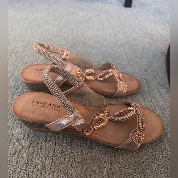 Lascana Women's Elegant Gold Sandals - Picture 3 of 8